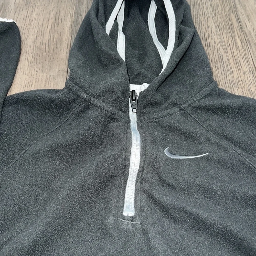 Girls therma fit Nike fleece hooded sweater